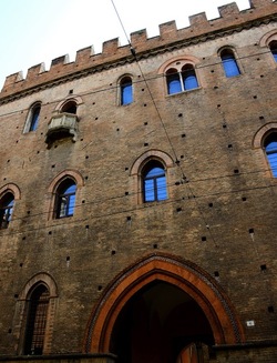 BOLOGNA centro storico. Fotografie di Giulio Azzarello &copy;2018.