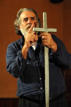 CARLO MAGNO spettacolo epico di e con Mimmo Cuticchio. Fotografie di Giulio Azzarello &copy;2014.