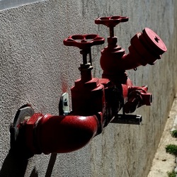 ROSSO. Fotografie di Giulio Azzarello &copy;2022.