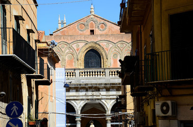 MONREALE in Sicilia. Fotografie di Giulio Azzarello &copy;2016.
