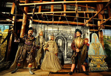 TRADIZIONI IN VIAGGIO mostra di pupi di Mimmo Cuticchio. Fotografie di Giulio Azzarello &copy;2014.