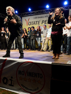 I COMIZI di BEPPE GRILLO in Sicilia a Palermo alcuni momenti. Fotografie di Giulio Azzarello &copy;2014.