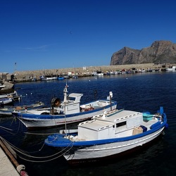 ISOLA. Fotografie di Giulio Azzarello &copy;2024.