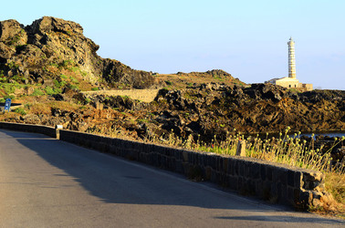 ISOLA DI USTICA la costa. Fotografie di Giulio Azzarello &copy;2016.