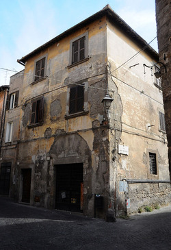 VITERBO e il suo centro storico. Fotografie di Giulio Azzarello &copy;2014.