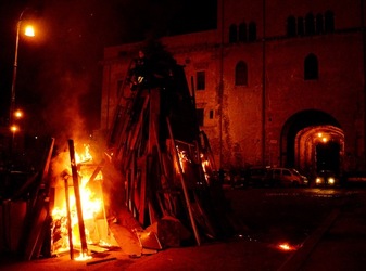 LA VAMPA DI SAN GIUSEPPE a Palermo. Fotografie di Giulio Azzarello ©2018. LA VAMPA DI SAN GIUSEPPE a Palermo. Fotografie di Giulio Azzarello ©2018.