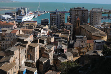 PORTO EMPEDOCLE in Sicilia. Fotografie di Giulio Azzarello &copy;2014.
