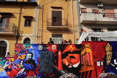 IL MURO DELL ANTIMAFIA e della legalit&agrave; a Partinico in Sicilia. Fotografie di Giulio Azzarello &copy;2014.