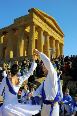 Mandorlo in Fiore la sfilata. Fotografie di Giulio Azzarello &copy;2017.