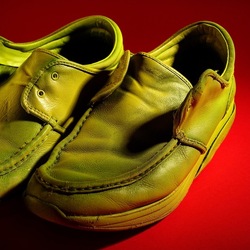 SCARPE. Fotografia di Giulio Azzarello ©2023. SCARPE. Fotografia di Giulio Azzarello ©2023.