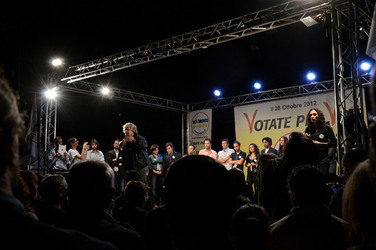 I COMIZI di BEPPE GRILLO in Sicilia a Palermo alcuni momenti. Fotografie di Giulio Azzarello &copy;2014.