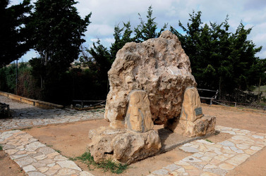 LUIGI PIRANDELLO il parco e la casa museo. Fotografie di Giulio Azzarello ©2014.