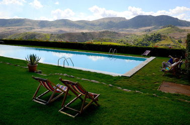VENDEMMIA di AUTUNNO a S.Cristina Gela in Sicilia. Fotografie di Giulio Azzarello &copy;2016.