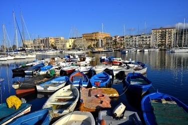 BARCHE da PESCA fotografie di Giulio Azzarello ©2019. BARCHE da PESCA fotografie di Giulio Azzarello ©2019.