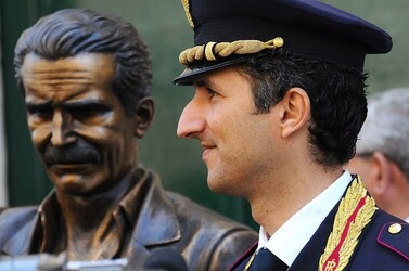 CAMILLERI e MONTALBANO a Porto Empedocle Agrigento . Fotografie di Giulio Azzarello ©2014. CAMILLERI e MONTALBANO a Porto Empedocle Agrigento . Fotografie di Giulio Azzarello ©2014.