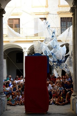 BRUNO LEONE Pulcinella. Fotografie di Giulio Azzarello ©2020. BRUNO LEONE Pulcinella. Fotografie di Giulio Azzarello ©2020.