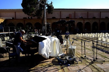 BACKSTAGE fotografie di Giulio Azzarello ©2020.