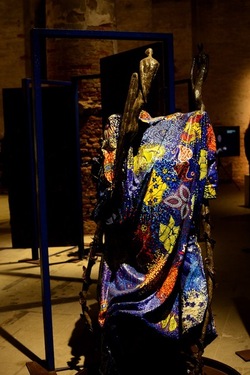 VENEZIA installazione nigeriana inizio Arsenale. Biennale Arch. Cont.. Fotografie di Giulio Azzarello &copy;2022.