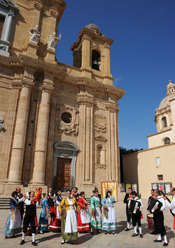 GRUPPO FOLK SICILIANO a Marsala. Fotografie di Giulio Azzarello &copy;2014.