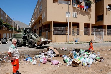 IL QUARTIERE ZEN di Palermo. Fotografie di Giulio Azzarello ©2014. IL QUARTIERE ZEN di Palermo. Fotografie di Giulio Azzarello ©2014.