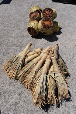 CESTO tipico tradizionale siciliano impagliato. Fotografie di Giulio Azzarello &copy;2014.