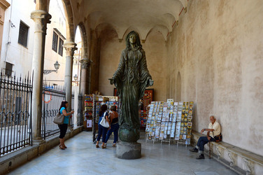 MONREALE in Sicilia con il suo Duomo e il Chiostro panoramiche e particolari. Fotografie di Giulio Azzarello &copy;2014.