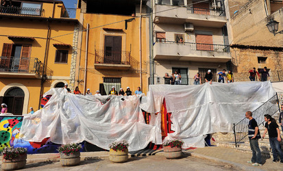IL MURO DELL ANTIMAFIA e della legalit&agrave; a Partinico in Sicilia. Fotografie di Giulio Azzarello &copy;2014.