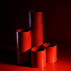 CARTONI ROSSI. Fotografie di Giulio Azzarello &copy;2023.