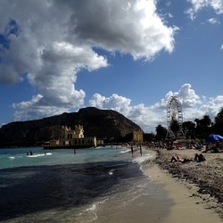 MONDELLO. Fotografe di Giulio Azzarello &copy;2023.