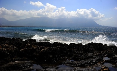 PAESAGGIO SICILIANO di MARE. Fotografia di Giulio Azzarello &copy;2018.