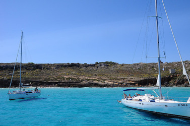 ISOLA DI FAVIGNANA in Sicilia. Visioni panoramiche o particolari. Fotografie di Giulio Azzarello ©2014. ISOLA DI FAVIGNANA in Sicilia. Visioni panoramiche o particolari. Fotografie di Giulio Azzarello ©2014.