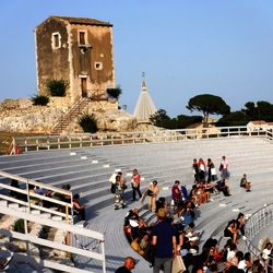 LE TROIANE teatro greco di Siracusa. Fotografie di Giulio Azzarello ©2019. LE TROIANE teatro greco di Siracusa. Fotografie di Giulio Azzarello ©2019.