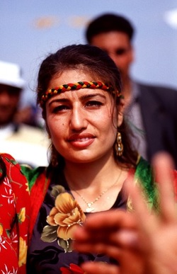 NEWROZ marzo 2001. Curdistan turco. Fotografie di Giulio Azzarello ©2001 2022. NEWROZ marzo 2001. Curdistan turco. Fotografie di Giulio Azzarello ©2001 2022.