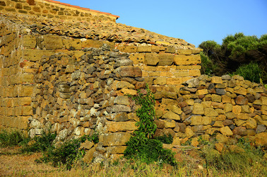 ISOLA DI USTICA pietre. Fotografie di Giulio Azzarello &copy;2016.