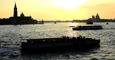 VENEZIA fotografie di Giulio Azzarello ©2020. VENEZIA fotografie di Giulio Azzarello ©2020.