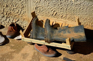 SCARPE di persone povere. Fotografie di Giulio Azzarello &copy;2016.