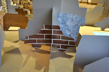 ANNE CLEMENCE de GROLEE e una sua installazione. Fotografie di Giulio Azzarello &copy;2014.