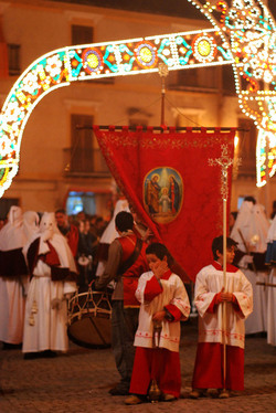 PROCESSIONE RELIGIOSA in Sicilia. Fotografie di Giulio Azzarello &copy;2014.