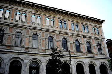 BOLOGNA centro storico. Fotografie di Giulio Azzarello ©2016. BOLOGNA centro storico. Fotografie di Giulio Azzarello ©2016.