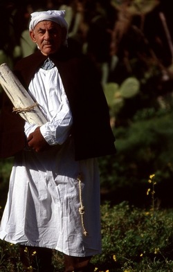 LA CERCA processione religiosa. Fotografie di Giulio Azzarello &copy;1996 2021.