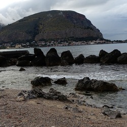 MONDELLO. Fotografie di Giulio Azzarello &copy;2022.