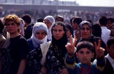 NEWROZ marzo 2001. Curdistan turco. Fotografie di Giulio Azzarello ©2001 2022. NEWROZ marzo 2001. Curdistan turco. Fotografie di Giulio Azzarello ©2001 2022.
