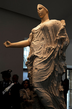 LA VENERE DI MORGANTINA e il suo ritorno dagli USA al museo archeologico di Aidone. Fotografie di Giulio Azzarello &copy;2014.