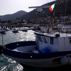 MONDELLO. Fotografie di Giulio Azzarello &copy;2022.