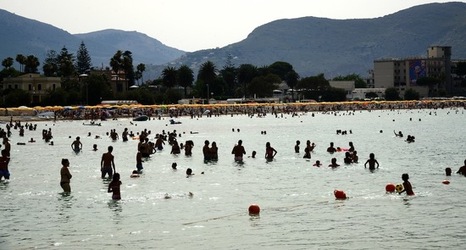 MONDELLO. Fotografe di Giulio Azzarello &copy;2023.