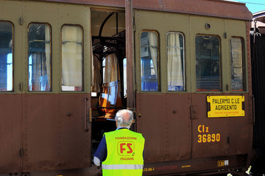 Il treno storico delle ferrovie italiane. Fotografie di Giulio Azzarello &copy;2017.