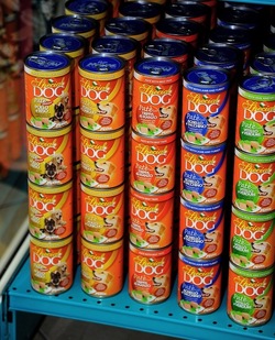 NEGOZIO di ANIMALI. Fotografie di Giulio Azzarello ©2018. NEGOZIO di ANIMALI. Fotografie di Giulio Azzarello ©2018.