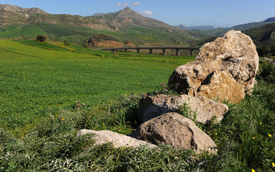 PAESAGGIO SICILIANO nel luogo delle macalube in Sicilia. Fotografie di Giulio Azzarello &copy;2014.