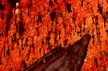 BIENNALE di VENEZIA padiglione giapponese. Foto di Giulio Azzarello &copy;2015 2016. Opera di Chiharu Shiota The KEY in the HAND .
