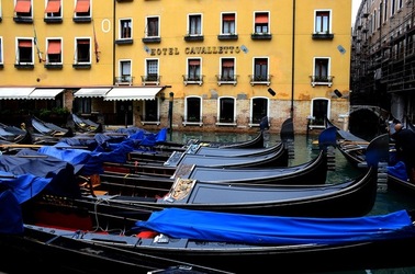 VENEZIA fotografie di Giulio Azzarello &copy;2022.